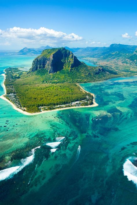 Mauritius Hotels, Mauritius Holiday, Mauritius Travel, Mauritius Island, Africa Do Sul, Beautiful Places In The World, Island Beach, Beautiful Places To Travel, Travel Agent