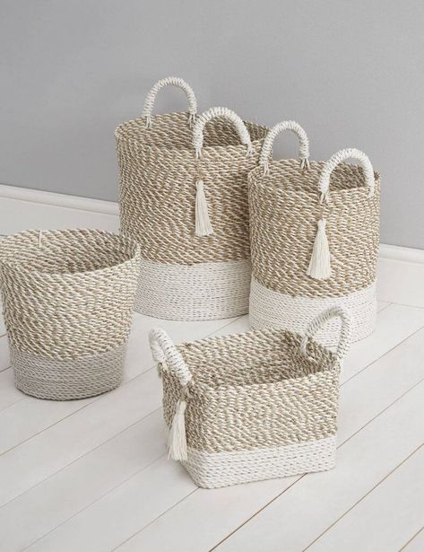 DECORA TU HOGAR HERMOSAMENTE Y SIN GASTAR MUCHO DINERO CON ESTAS 13 GENIALES IDEAS CON YUTE | Manualidades eli Diy Osterschmuck, Round Baskets, Diy Rope Basket, Painted Baskets, Small Storage Basket, Jute Crafts, Round Basket, Rope Crafts, Woven Baskets