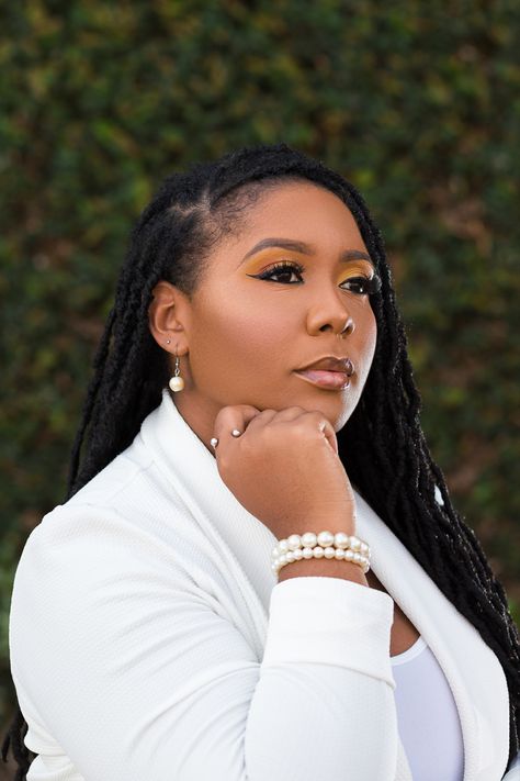 Professional Headshots Women With Locs, Female Brand Photoshoot, Corporate Photoshoot Women Pose, Linkedin Profile Picture Black Women, Outdoor Headshots Black Woman, Professional Headshots Black Women With Braids, Plus Size Professional Photoshoot, Coaching Headshots, Black Women Headshots