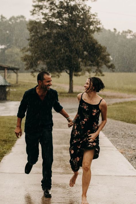 Photoshoot In The Rain, Rainy Photoshoot, Rainy Engagement Photos, Couple In Rain, Mountain Engagement Shoot, Rainy Photos, Rainy Day Photography, Rain Photo, Cute Engagement Photos