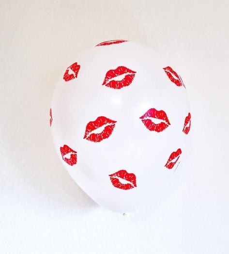 Lips Decor, Make Up Party, 30th Birthday Balloons, Christmas Party Makeup, Happy Birthday Valentine, Valentines Balloons, Red Lip Makeup, Love Balloon, Up Party