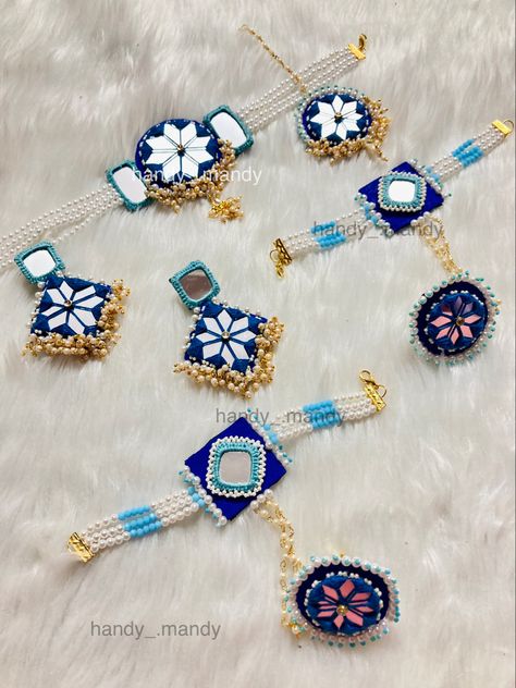 Navratri Accessories, Diy Necklace Designs, Necklace Set Indian Bridal Jewelry, Mirror Jewellery, Flower Jewellery For Mehndi, Flowers Jewellery, Diy Earrings Easy, Earrings Diy Handmade, Mirror Jewelry