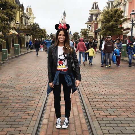 What People Wear To Disney Parks Around The World #refinery29  http://www.refinery29.com/disney-world-outfits#slide-5  Tiffany from @blogcalledjacq proves you don't have to sacrifice French-girl style while running around Disneyland Paris.... Disney Winter Outfits, Disneyland Outfit Winter, Dunia Disney, Disney Outfits Women, Theme Park Outfits, Cute Disney Outfits, Disney Paris, Disney World Outfits, Disneyland Outfits