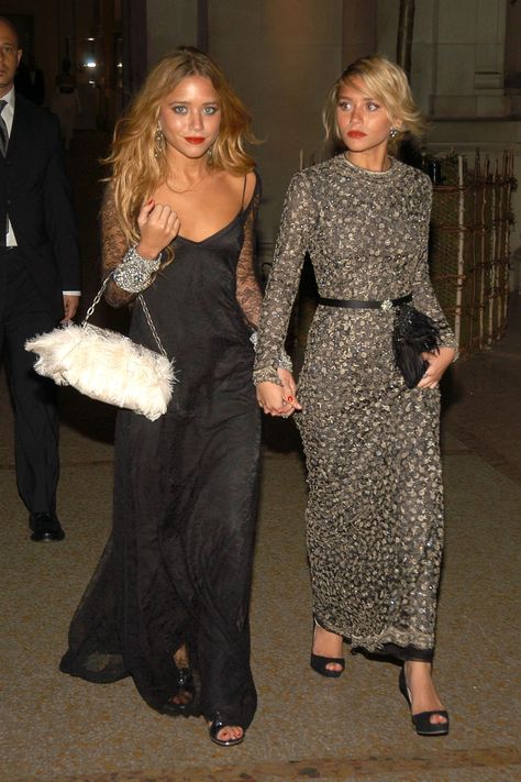 May 2006- Cosmopolitan.com Ashley Olsen Style, Olsen Style, Olsen Fashion, Olsen Twins Style, Twins Fashion, Met Gala Outfits, Met Gala Dresses, Kate Olsen, Gala Outfit