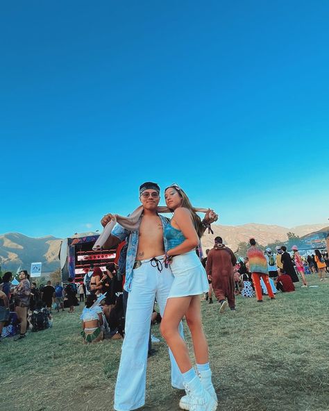 Rave Couples Outfit, Couples Music Festival Outfits, Matching Music Festival Outfits Couples, Couple Coachella Outfits, Couple Poses Festival, Edc Couple Outfits, Matching Festival Outfits Couples, Matching Rave Outfits Couple, Couples Festival Outfits