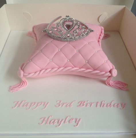 Princess Pillow Cake | Flickr - Photo Sharing! Strawberry Butter Cake, Princess Party Cake, Pillow Cake, Tiara Cake, Princess Pillow, Pillow Cakes, Princesa Sophia, Strawberry Butter, Fantasy Cake