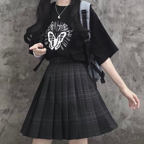 Mini Plaid Skirt, Preppy Girl Style, Pleated Mini Skirts, Black Plaid Skirt, Preppy Mode, Pleated Pattern, Empire Dresses, Pleats Pattern, Egirl Clothes