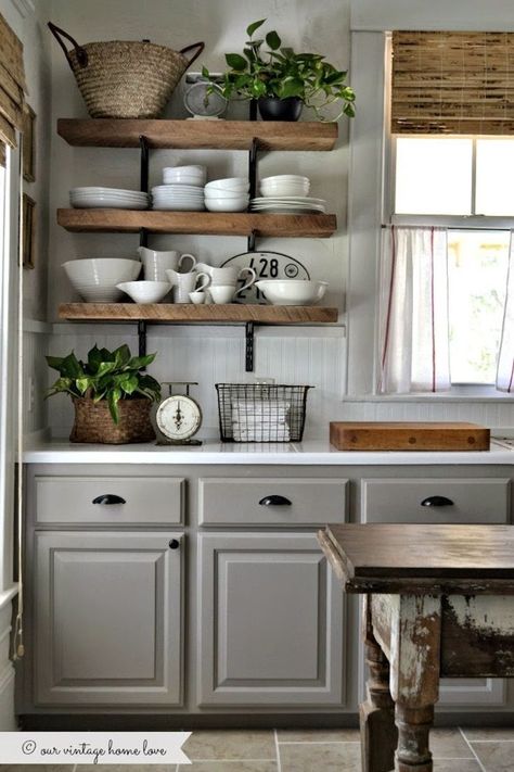 15 Stunning Gray Kitchens / gray and wood in the kitchen Joanna Gaines Home Decor, Idea Dapur, Reka Bentuk Dapur, Joanna Gaines House, Dapur Rustic, Kitchen Planning, Kabinet Dapur, Gray Cabinets, Grey Kitchens