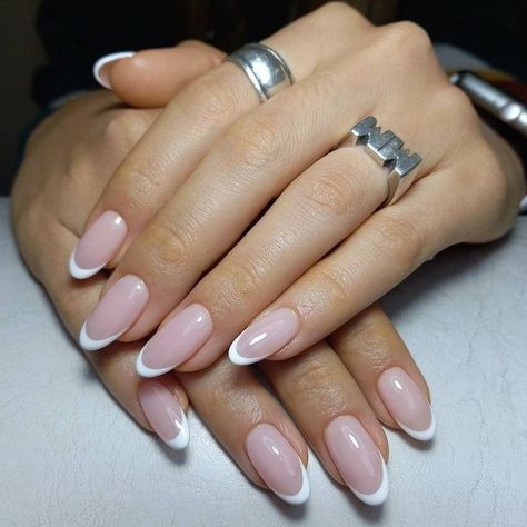 Full Set French Nails Acrylics, Neutral Almond Nails French Tip, French Tip Dip Nails Oval, Oval French Tips Nails, Modern French Tip Nails Oval, French On Round Nails, Rounded Acrylic Nails French Tip, French Tip Round Nails Acrylics, French On Round Nails Shape