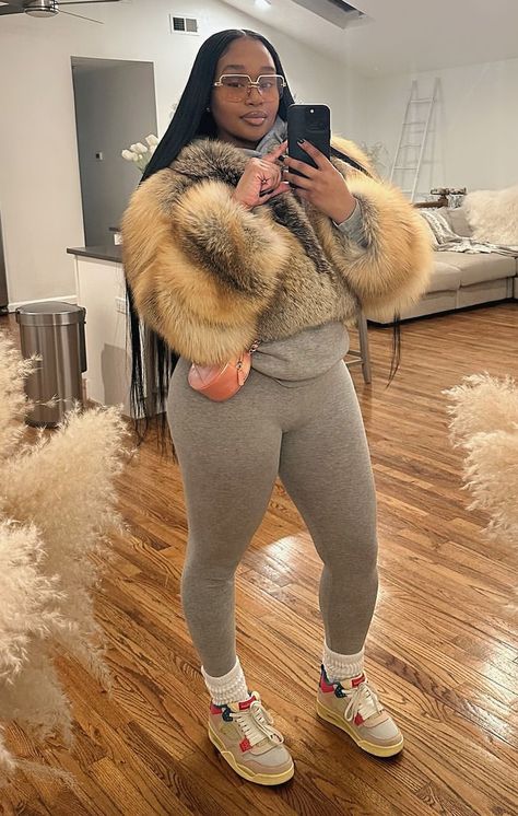 Cute Ugg Outfits Black Women, New York Street Fashion Winter, Winter Baddie Outfits Black Women, Fur Casual Outfit, Chicago January Outfits, Chill Cute Outfits Fall, Cute Cold Weather Outfits Black Women, Ugg Fits Baddie, Cabin Outfits Black Women