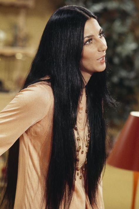 Cher Hair, Young Cher, Cher 70s, Cher Outfits, Cher Photos, Disco Queen, 70s Hair, Long Black Hair, Christina Aguilera