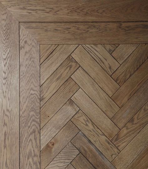 Parquet Flooring Patterns That Are Always on Trend! Wood Floor Designs Pattern, American Kitchen Living Room, Parquet Flooring Living Room, Parquet Flooring Texture, Parquet Flooring Kitchen, Wooden Floor Pattern, Traditional Flooring, Chevron Flooring, Chevron Parquet