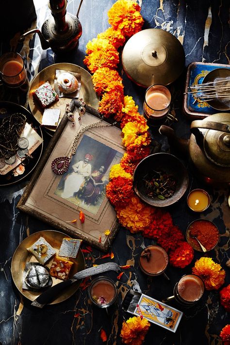 What Tea Rituals Looks Like Around the World - Condé Nast Traveler Te Chai, Tea History, Pu Erh, Indian Tea, Tea Culture, Graphic Inspiration, Chai Tea, Tea Art, Tea Rituals