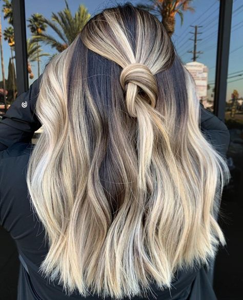 Blonde Hair Balayage with Dark Roots Black Roots With Blonde Hair, Black Roots Blonde Hair Balayage, Blonde Hair With Black, Dark Roots Blonde Hair Balayage, Balayage Hair Ideas, Balayage Straight, Blonde Hair With Roots, Balayage Long Hair, Ash Blonde Balayage