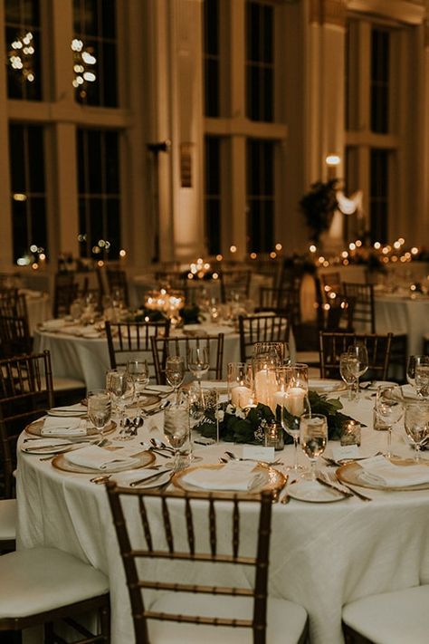 Wedding Venue Elegant Luxury, Classic Themed Wedding, Simple Venue Decor, Vintage Bar Set Up, Classy Elegant Wedding Venues, Wedding Venues Indoor Elegant Simple, Clean Classic Wedding, Soft Romantic Wedding Decor, Old Money Reception