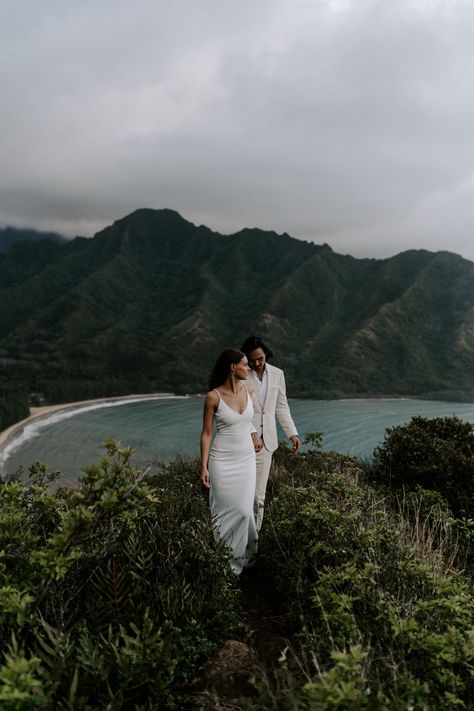 Hawaii Mountain Elopement, Tropical Elopement Dress, Tropical Elopement Ideas, Hawaiian Elopement Ideas, Kauai Elopement Photography, Hawaii Wedding Pictures, Hawaiian Engagement Photos, Jungle Engagement Photos, Hawaii Elopement Ideas