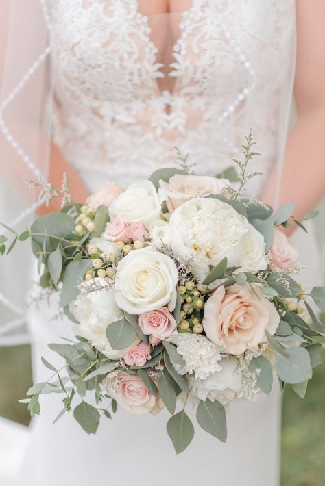 Flowers With Greenery, Simple Wedding Bouquets, Spring Wedding Bouquets, Blush Wedding Flowers, Wedding Bouquets Bride, Bridal Bouquet Flowers, Sage Wedding, Peony Wedding, Spring Wedding Flowers