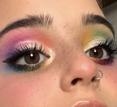 Pride Makeup Subtle, Queer Make Up, Pride Crochet, Spf Makeup, Pride Festival, Bright Eye Makeup, Rainbow Eyes, Pride Makeup, Face Paint Makeup