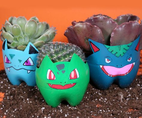 Cute Pokemon planters made out of old 2 liter bottles. Sprinkler Diy, Diy Recycle Plastic, Pokemon Planter, Cute Planters, Plastic Bottle Planter, Water Bottle Crafts, Planters Ideas, Reuse Plastic Bottles, Plastic Pop