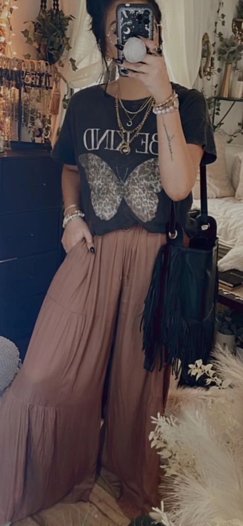 Boho Black Pants Outfit, Business Bohemian Outfits, Grown Up Boho Style, Hip Business Casual Women, What To Wear To Hozier Concert, Masc Boho Outfits, Curvy Boho Outfits, Edgy Modest Outfits, Winter Boho Outfits Cold