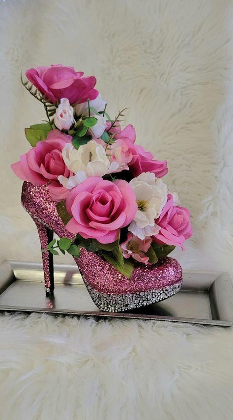 Shoe Table Decor, Shoe Floral Arrangements, Shoe Centerpieces Table Decorations, Shoe Decorations Diy, Diy Floral Shoes, Shoe Vase, Tea Cups Diy, Glitter Centerpieces, Hot Pink Glitter