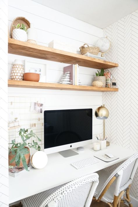 A look at our new home office + Our new office shelf unit – almafied.com Cloffice Ideas, Tiny Home Office, Tiny Office, Blogger Home, Cool Office Space, Thrifty Decor Chick, Mini Office, Office Shelf, Office Nook