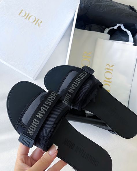 Baddie Sandals, Baddie Slides, Designer Unboxing, Dior Unboxing, Casual Night Out Outfit Summer, Christian Dior Slides, Baddie Shoes, Club Baddie, Christian Dior Sandals