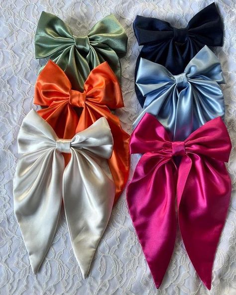 💓 #smallbusiness #supportsmallbusiness #bows #bowsforgirls #bowsbowsbows #bowseason Satin Bow Hair Clips, Bow Tie For Hair, Bow Clip Making, Trending Hair Accessories, Satin Hair Accessories, Satin Accessories, Hair Bow Tie, Bow Trend, Satin Hair Bow