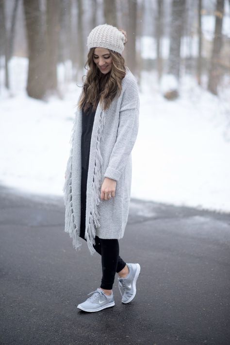 Grey Shoes Outfit, Mom Sneakers, Casual Outfits Winter, Style Athleisure, Lauren Mcbride, Shoe Stores, Tennis Shoes Outfit, Athleisure Style, Womens Trainers