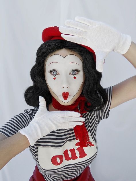 Easy Mime Costume, Mime Couple Costume, Old Clown Makeup, Mime Poses, Clown Outfit Diy, Mime Aesthetic, Mime Outfit, Costume Face Paint, Cute Mime Makeup