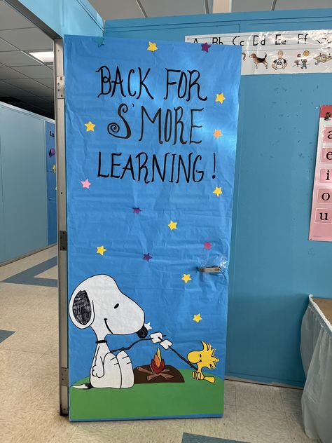 Cartoon Theme Classroom Decoration, Brown Bear Classroom Door, Class Decoration Ideas Preschool Bulletin Boards, Snoopy School Classroom, Snoopy Fall Bulletin Board Ideas, Peanuts Classroom Decor, Hallway Decorating Ideas School, Snoopy Classroom Door, Snoopy Classroom Decorations