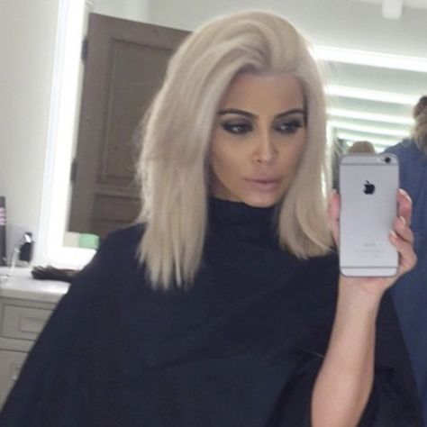 Blonde Kim Kardashian, Kim Kardashian Short Hair, Blonde Hair Pictures, Kim Kardashian Blonde, Hair Platinum Blonde, Hair Colorful, Kim Kardashian West, Vlasové Trendy, Big Chop