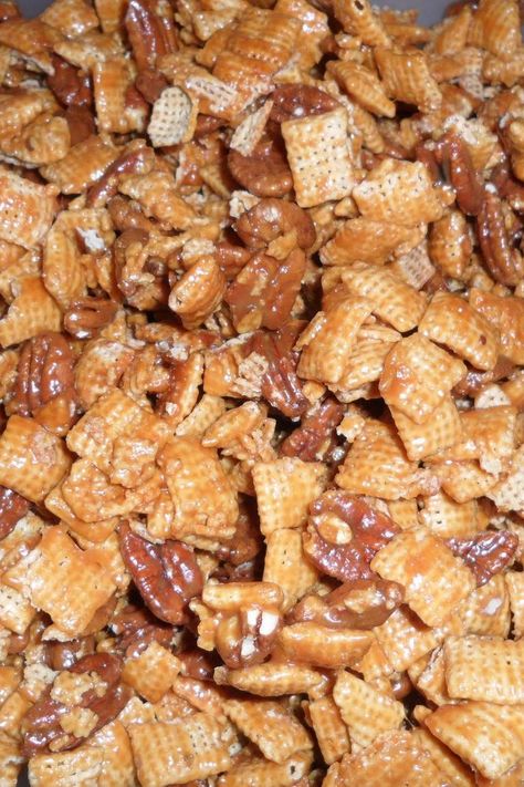 Carmel Pecan Chex Mix Recipes, Carmel Chex Mix In Oven, Easy Carmel Chex Mix Recipes, Caramel Chex Mix Recipes Oven, Toffee Chex Mix Recipes, Caramel Chex Mix Recipes, Rice Chex Recipes, Carmel Chex Mix Recipe, Chex Cookies