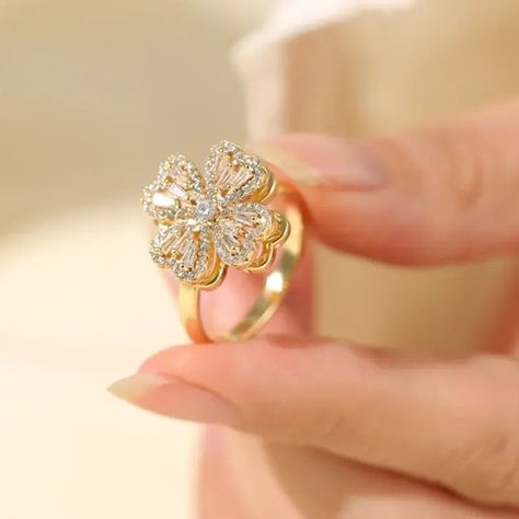 Four Leaf Clover Stress Rings https://sasadesiles.fr/products/four-leaf-clover-stress-rings SASA DES ILES #Hot Lucky Four Leaf Clover, Rotating Ring, Clover Ring, Clover Design, Four Leaves, Outfit Making, Four Leaf, Leaf Clover, Four Leaf Clover