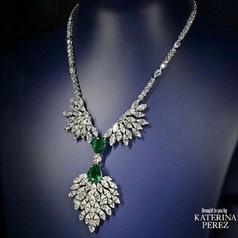 Podcast by Jeanita 🥕💎 on Instagram: “repost from @katerina_perez One of my favourite #Piaget #necklaces viewed at the #Biennale2014 . #Emerald and #diamond splendour!…” Piaget Jewelry, Emerald And Diamond Necklace, Katerina Perez, Necklace Design, Diamond Necklaces, Exclusive Jewelry, Fine Jewels, Emerald Jewelry, Dream Jewelry