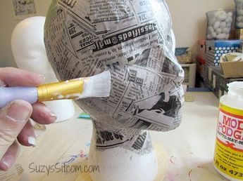 How to make handpainted paper mache mannequin heads. Cute idea to hold your hats or headbands! Paper Mache Head, Styrofoam Head, Paper Mache Projects, Paper Mache Clay, Mannequin Art, Foam Head, Hat Stand, Paper Mache Art, Paper Mache Sculpture