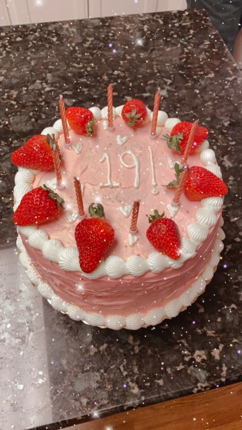 Pink Birthday Cake Strawberry, Nutella Strawberry Cake, 18th Birthday Cake Strawberry, 19th Birthday Cake For Her, Its My 19th Birthday, Pinterest Cakes, Pink Strawberry Cake, 19th Birthday Cake, 19th Bday