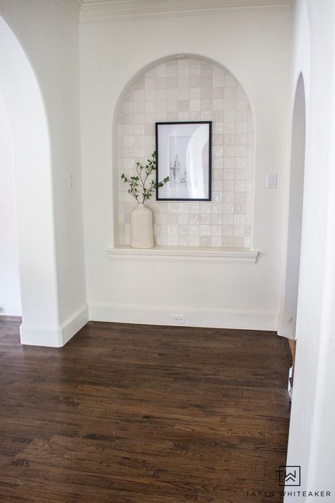 Hallway Cutout Ideas, Efficiency Aesthetic, Wall Niche Entryway, Living Room Niche Ideas, Bookshelf Hallway, Hallway Niche Ideas, Arched Niche In Wall, Decorating A Niche In A Wall, Wall Cutout Decor