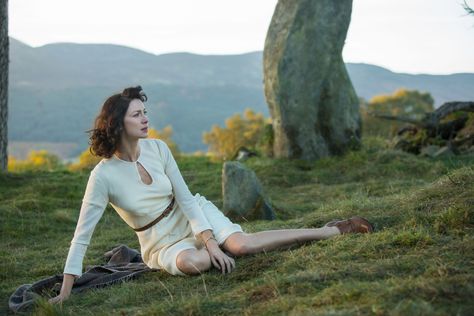 Outlander series premiere recap: 5 thoughts after rewatching Scotland Outlander, Caitriona Balfe Outlander, Outlander Costumes, Outlander Season 1, Outlander Book, Claire Fraser, Outlander Tv, Outlander Fan, Diana Gabaldon