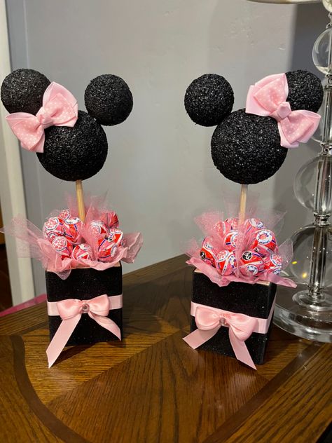 Minnie Mouse Birthday Party Centerpieces Diy, Minnie Centerpieces Ideas Diy, Minnie Mouse Birthday Party Table Decor, Minnie Mouse Centerpieces Diy, Minnie Mouse Party Table Decor, Minnie Mouse Backdrop Ideas Diy, Minnie Mouse Centerpieces 2nd Birthday, Mini Mouse Themed Birthday Party Decor, Minnie Mouse Centerpieces Ideas Diy