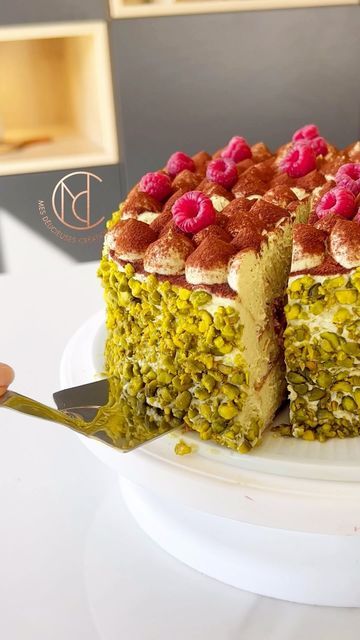 Pistachio Tiramisu, Cake Without Eggs, Raspberry Tiramisu, Raspberry Cake Recipes, Biscuit Decoration, Christmas Cake Pops, Pistachio Pudding, Tiramisu Cake, Raspberry Cake