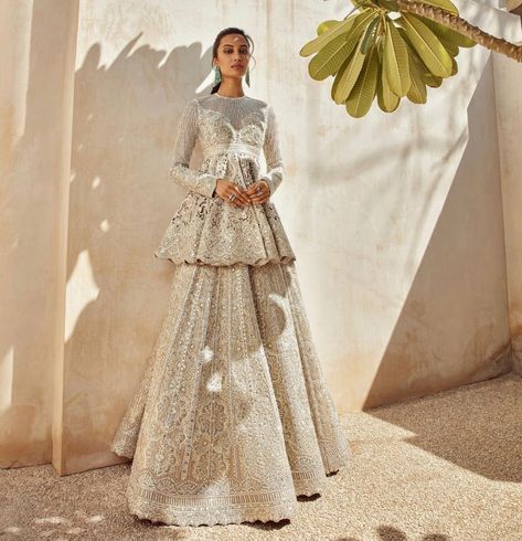 Top With Lehenga, Faraz Manan, Nikah Outfit, Pakistani Wedding Outfits, Lehenga Online, Pakistani Fancy Dresses, Indian Dresses Traditional, Bridal Dress Fashion, Traditional Indian Outfits