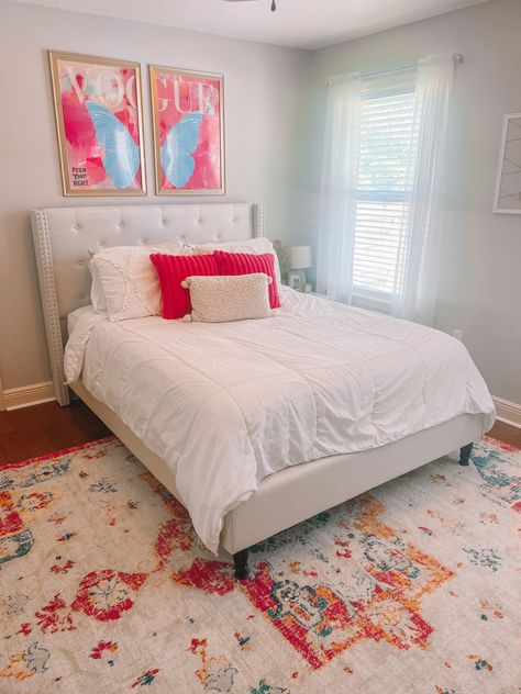 Preppy Bed Frame Full, White Bedroom With Bright Accents, Preppy Twin Bedroom, Bright Preppy Bedroom, Preppy Bed Comforter, Preppy Bed Decor, Preppy Bed Spreads, Hot Pink And White Room, Feminine Dorm Room Ideas