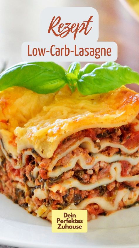 Lust auf Lasagne? Wie wäre es zur Abwechslung mit einer Low-Carb-Variante, die du auch beim Abnehmen bedenkenlos essen kannst? Das vollständige Rezept findest du auf Merkur.de! Low Carb Lasagne, Cheese Pizza, High Protein, Cornbread, Lasagna, Tips And Tricks, Sandwiches, Low Carb, Fashion Forward