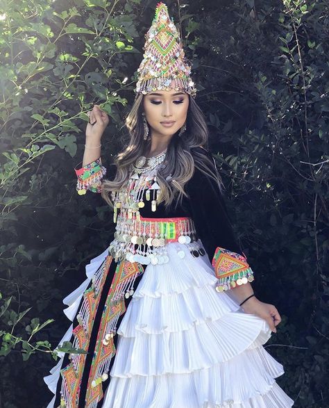 Hmong Wedding Dress, Hmong Clothes Photoshoot, Hmong Clothes Traditional, Hmong Accessories, Hmong Photoshoot, Hmong Necklace, Hmong Dress, Hmong Wedding, Hmong Clothing