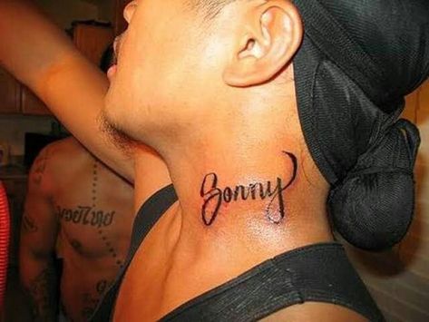 Name Neck Tattoo, Name Tattoos On Neck, Men Names, Tattoo Cursive, Tattoos Neck, Best Neck Tattoos, Bum Tattoo, Names Tattoos For Men, Cursive Tattoos