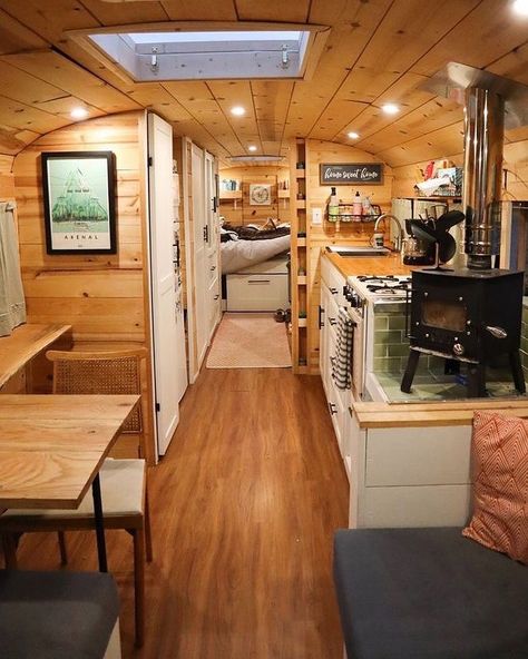 School Bus Camper, Tiny Mobile House, Camper Redo, Converted School Bus, Bus Interior, Bus Living, Van Conversion Interior, School Bus Conversion, Diy Camper Remodel