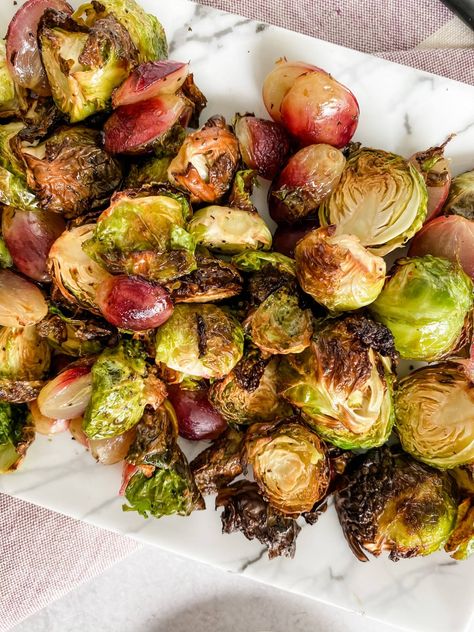 Crispy Maple Butter Brussels Sprouts - Lovely Delites Air Fried Brussel Sprouts, Mac And Cheese Muffins, Thanksgiving Spread, Fried Brussel Sprouts, Maple Butter, Air Fryer Healthy, Feta Salad, Fried Vegetables, Perfect Appetizers