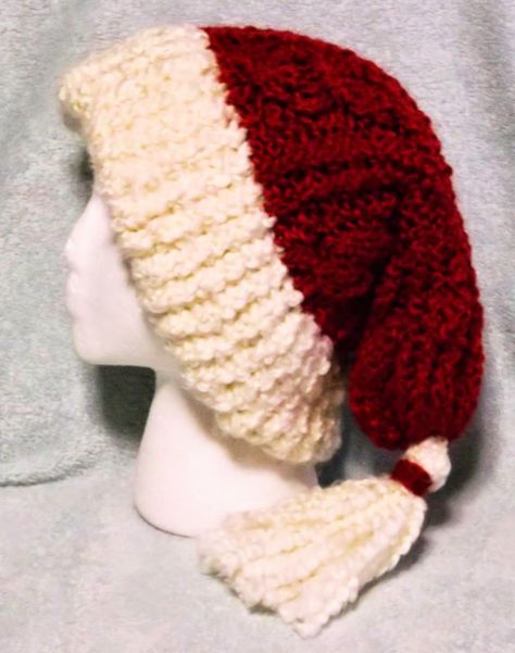 The Loom Muse : How to Loom Knit a Cabled Santa Hat Loom Knit Santa Hat Free Pattern, Loom Knit Christmas Hat, How To Loom Knit, Loom Hats, Santa Hat Pattern, Loom Knit Hat, Creative Chaos, Chemo Hats, Loom Projects