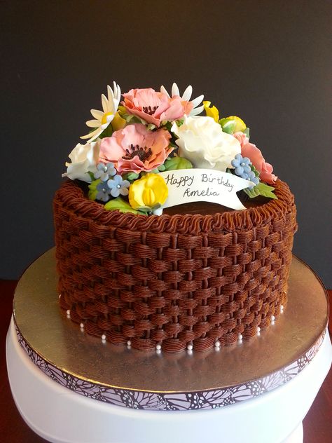 Buttercream Ideas, Spring Cake Designs, Basket Cakes, Flower Basket Cake, Kue Fondant, Cupcake Recipes From Scratch, Basket Cake, Desert Bloom, Buttercream Flower Cake